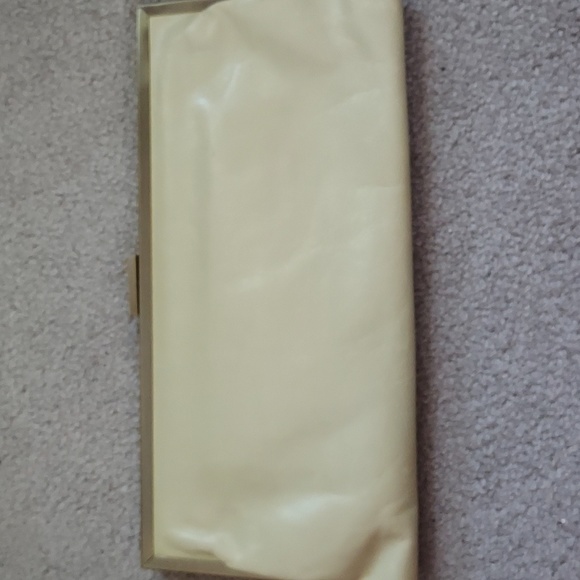 HOBO Handbags - HOBO leather clutch